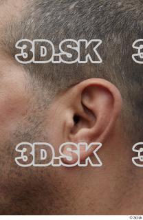 D0011 Man ear reference 0001
